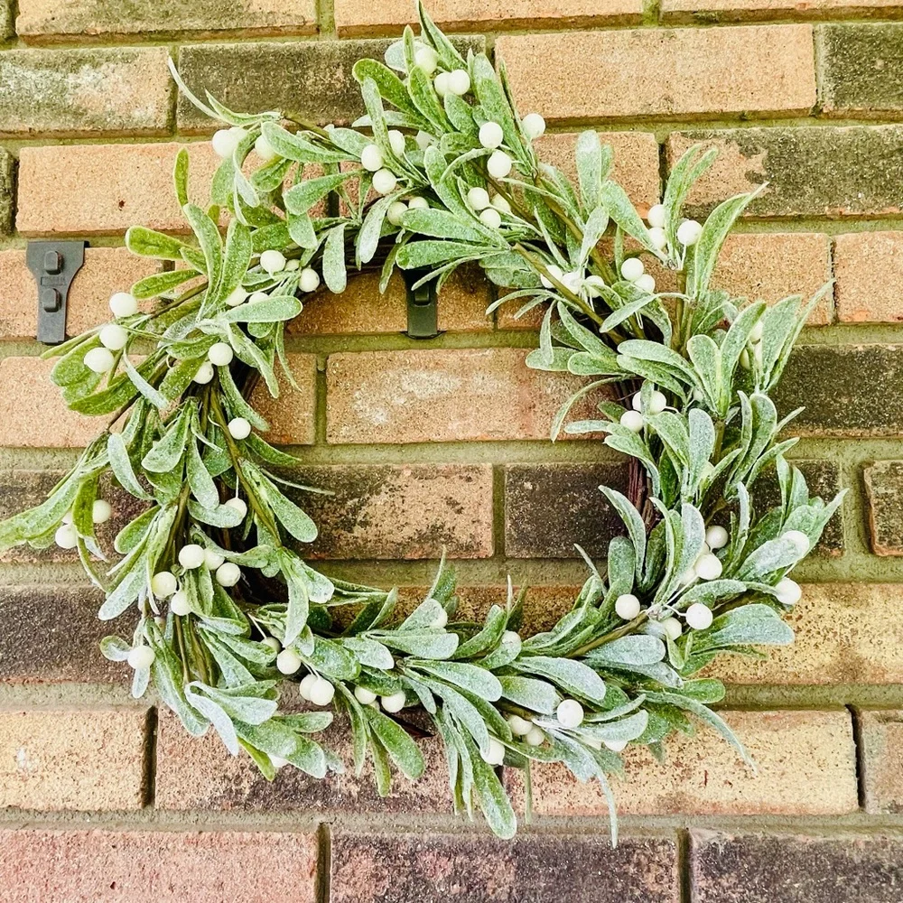 *Glittered Mistletoe Wreath